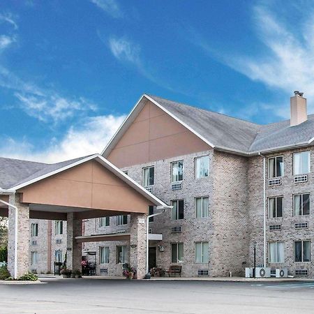 Comfort Inn Whitehall Near Michigan'S Adventure Exterior foto