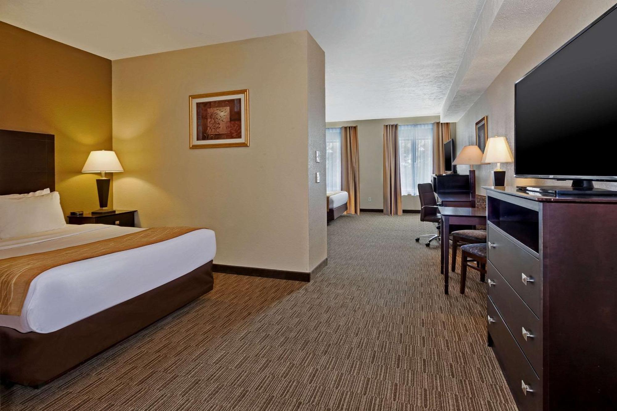 Comfort Inn Whitehall Near Michigan'S Adventure Exterior foto